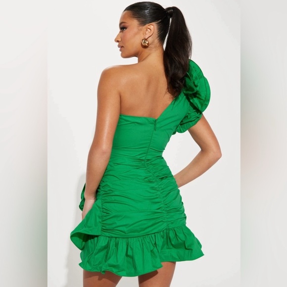 Elegant Green One-Shoulder Dress - Picture 2 of 3